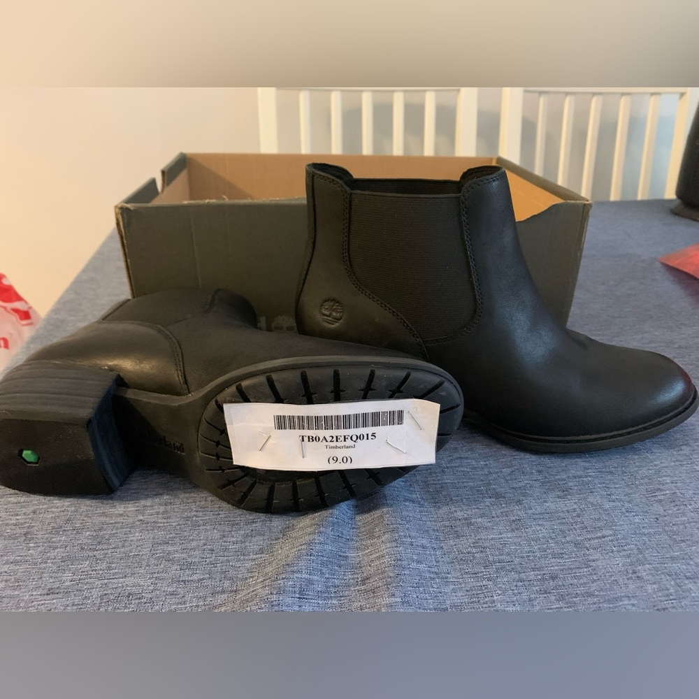 Womens timberland Chelsea style boots- never worn